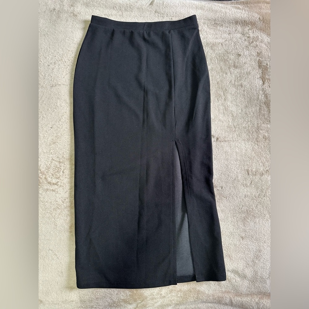 Haute Monde Black Pencil Skirt Sleek Design